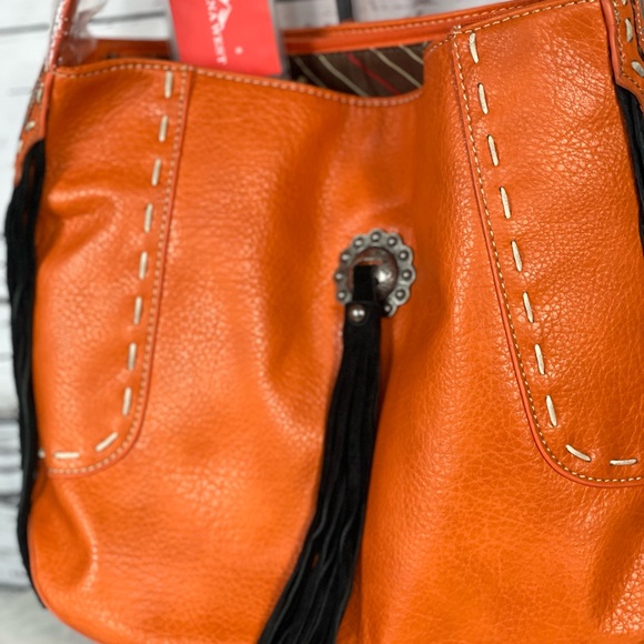 Montana West Embroidered Fringe Embroidered Concealed Carry Hobo - Picture 3 of 7